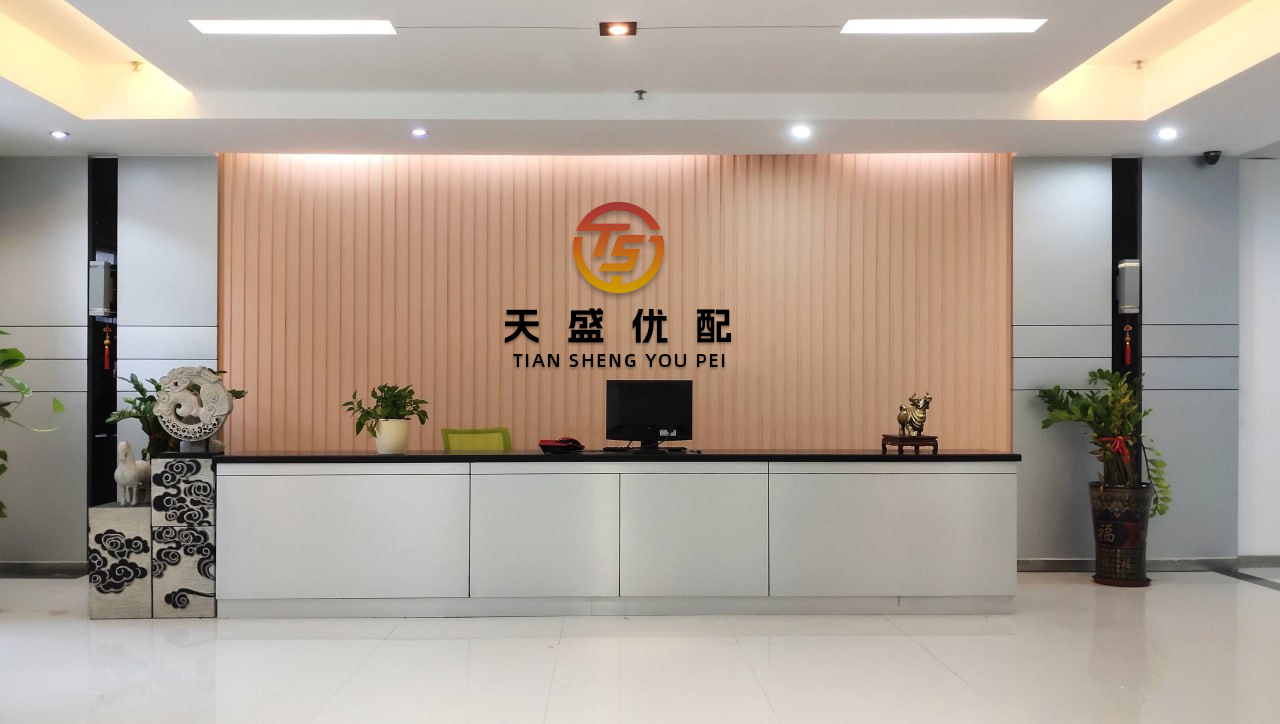 间群策略 善莫大焉：我师兄操盘极狠， 从不盯日线，只守20日均线。 每次出手都在价格回踩均线企稳时， 缩量调整的标的更是首选。 他像猎豹般静待时机， 绝不频繁进出， 常说：“破线就砍，趋势不猜...